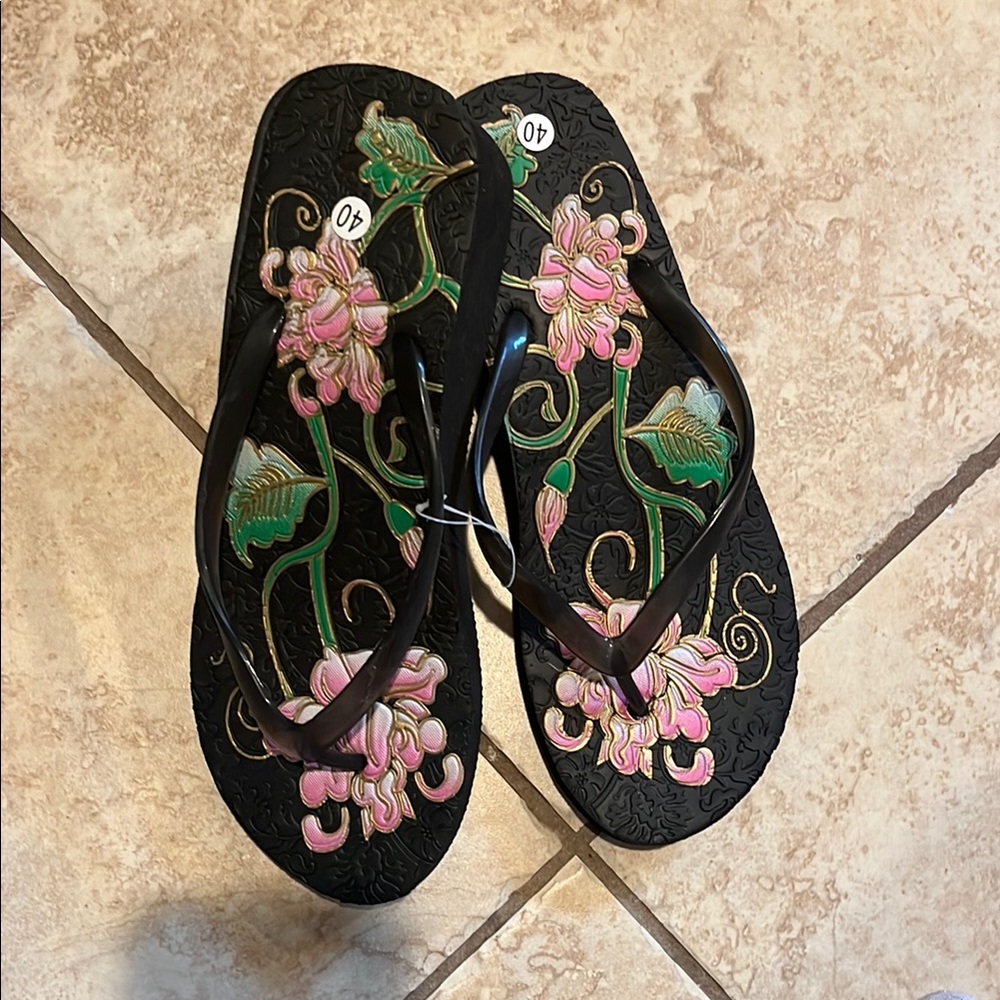 NWT wedge black with floral design